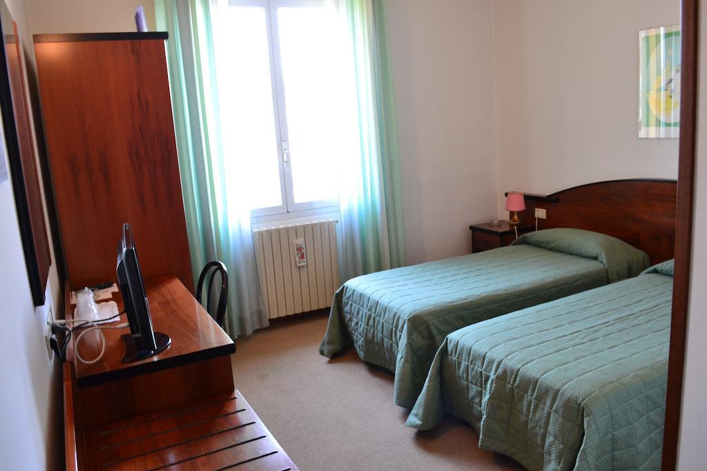 Albergo Elena Pianoro Exterior foto